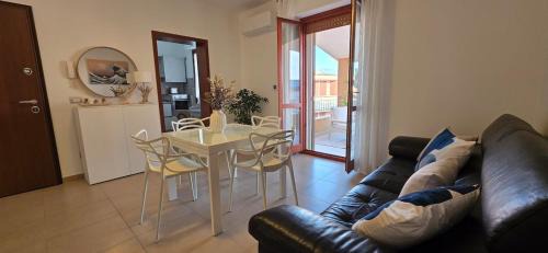 Lido Apartment | One Piece Apartment Alghero - Lido 2 min dal mare - parcheggio privato