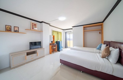 Ban Lam Rua Taek Hotel | One Residence Navanakorn