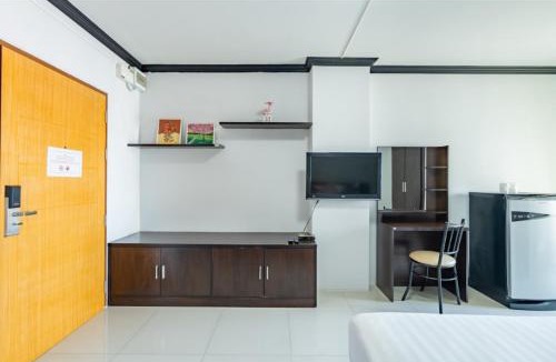 Ban Lam Rua Taek Hotel | One Residence Navanakorn