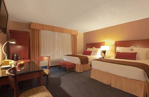 Wenatchee Hotel | One Room | Two Queen Beds | Breakfast Included