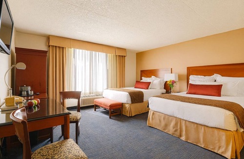 Wenatchee Hotel | One Room | Two Queen Beds | Breakfast Included