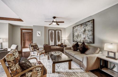 Peak 8 Apartment | One Ski Hill Place S8421