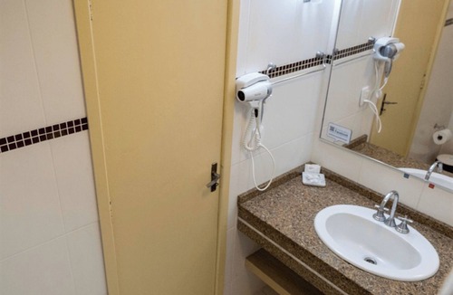 Foz do Iguacu City Centre Hotel | One Unit | Free Breakfast | Gym Access | Near Park