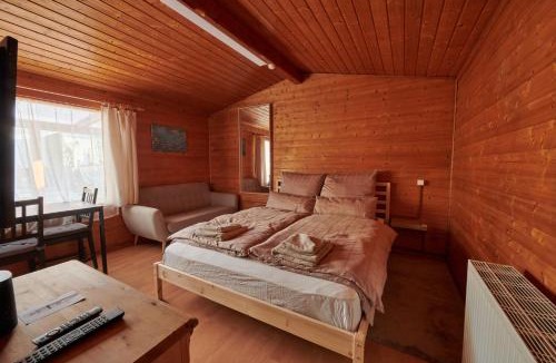 Johannisthal House | Onebnb Gästehaus mit Terrasse Nähe BER Flughafen Adlershof WISTA Treptow