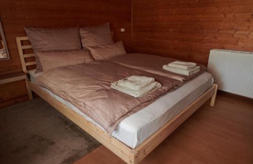 Johannisthal House | Onebnb Gästehaus mit Terrasse Nähe BER Flughafen Adlershof WISTA Treptow