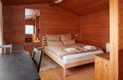 Johannisthal House | Onebnb Gästehaus mit Terrasse Nähe BER Flughafen Adlershof WISTA Treptow