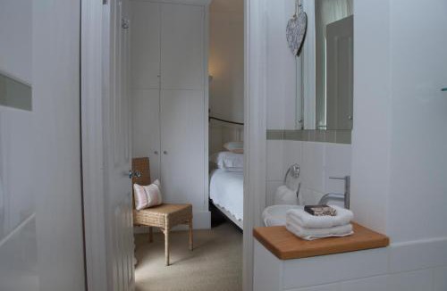 Cowes Bed & Breakfast | Onefifty