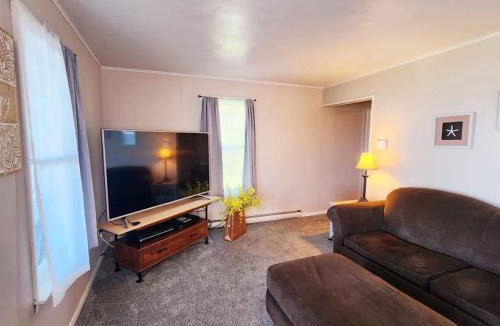 Bridgeport House | Oneida Lakeside Retreat