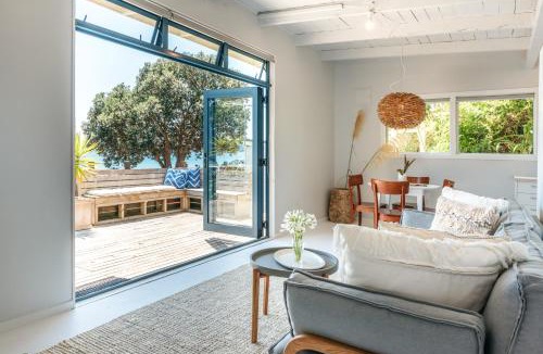 Onetangi House | Onetangi Waterfront Bach - Coast & Country