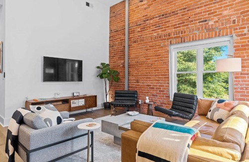 Wilmington Apartment | OneTreeHill Villa Downtown Riverwalk Live Oak