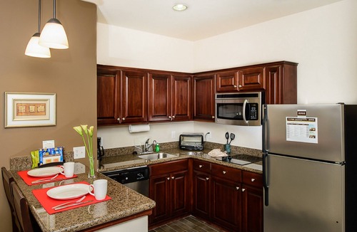 Webster Condo | Only 10 Minutes from NASA | Free Breakfast