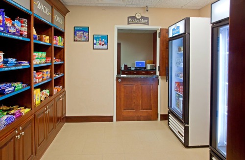 Webster Condo | Only 10 Minutes from NASA | Free Breakfast