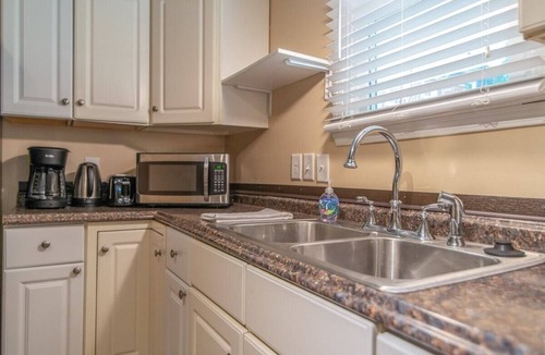 Greenwood House | ONLY 3 miles from Broadway! - Greenwood Gem