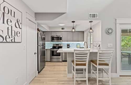 Gulf Pines Cottage | Only 7 minute walk to the beach! Now booking for Summer 2025