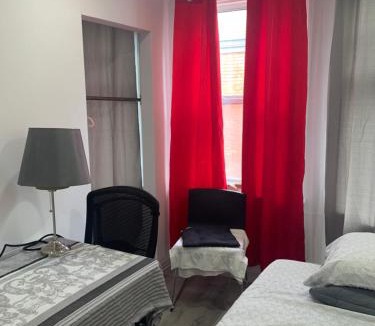 Sandy Hill Apartment | Only Private Room Steps To UOttawa Downtown Not Full apt