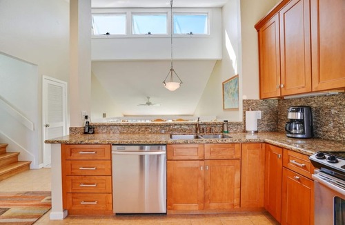 Leucadia House | Only Steps to the Beach! Immaculate Townhouse in Sea Bluff
