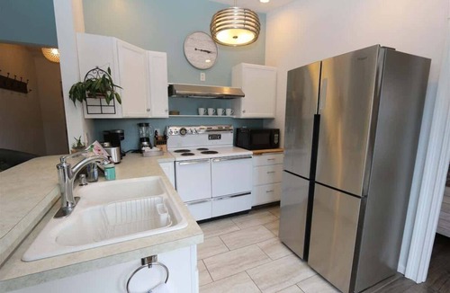 Port Angeles Cottage | ONP Visitor Center, A/C, Retro kitchen