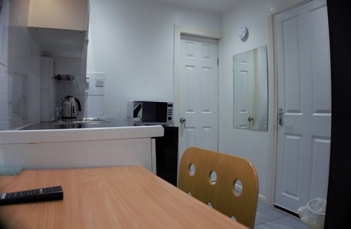 Coventry Apartment | Onsite Cosy Practical Studio - in a Quite Area