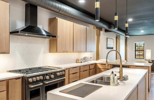 Sheridan Condo | Onyx | Luxury Executive Loft Overlooking Main | Vibrant Fireplaces, King Bed