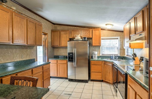 Ooltewah Cottage | Ooltewah Cabin w/Grill, Pool Table & Porch!