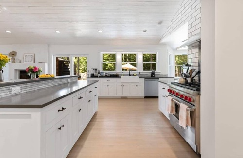 Clearwater Beach House | Open Breezy Bungalow with Beach Access By Summer