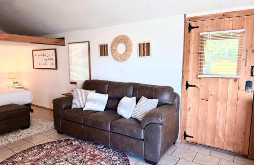 Williamstown House | Open Concept Cabin for 2 - Near Ark Encounter!