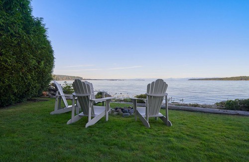 Union Bay House | Open Design West Coast Home on 1600 Feet of Private Waterfront