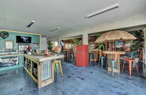 Crystal Shores House | Open for 2025 Scallop Season! Waterfront, 4-bedroom house in Crystal River