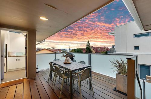 Glenelg South Apartment | Open Horizon - Postcard Ocean Views & Sauna