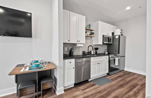 Rocky Mount Apartment | Open, KING BED, 1 Br/1BA, Sleeps 3, Heart of City