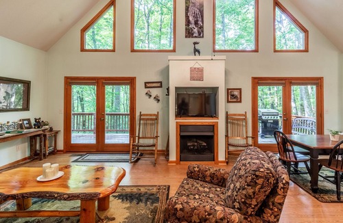 Franklin Cabin | Open Large Wrap Around Deck - Gas Grill - Gas Fireplace