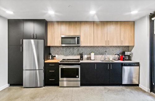 Downtown Apartment | Open Loft in Redmond Core - 92 Walkscore!