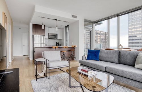 Downtown Chicago Apartment | Open Loop 2BR w/Lounge & Gym, nr Chicago Riverwalk, by Blueground