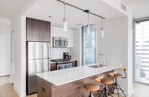 Downtown Chicago Apartment | Open Loop 2BR w/Lounge & Gym, nr Chicago Riverwalk, by Blueground