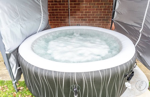 Fareham House | Open Mind Property- 6BR Home, Hot Tub & Free Parking