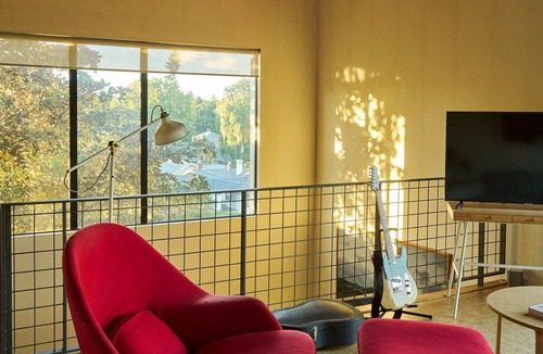 Richmond Apartment | Open plan 2 story corner loft on Division Street. 2 balconies, nbeautiful views!