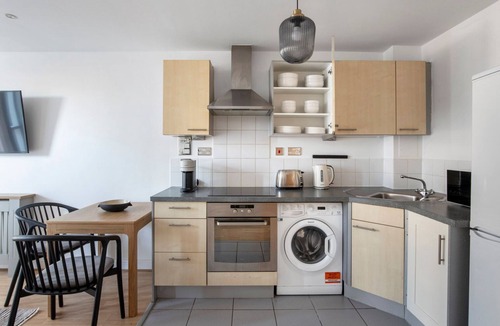 Hackney Apartment | Open plan Hackney 1BR nr shops & restaurants, by Blueground