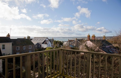 Marazion Cottage | Open plan house 1 minute to beach and St Michaels Mount causeway