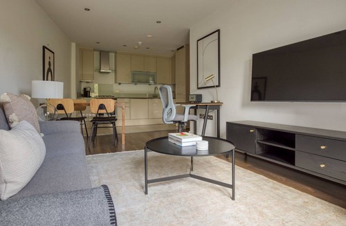 Whitechapel Apartment | Open plan Whitechapel 2BR, near Algate Station, by Blueground