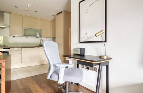 Whitechapel Apartment | Open plan Whitechapel 2BR, near Algate Station, by Blueground