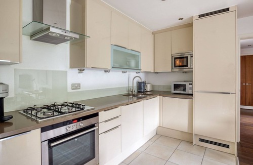 Whitechapel Apartment | Open plan Whitechapel 2BR, near Algate Station, by Blueground