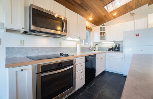 Manzanita House | Open, spacious home, walk to the beach 1 block away, oceanviews from the deck