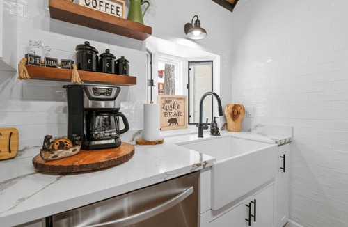 Lake Arrowhead Cottage | OpenConcept/Lake Access 5 BedRoom/10beds/GatedBackyard/SwingSet/GameRM BonusRoom