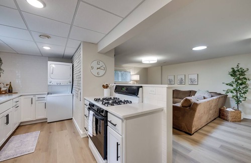 Minnetonka Apartment | Openings! Modern Minnetonka Retreat Near Lake Minnetonka | Peaceful & Brand New
