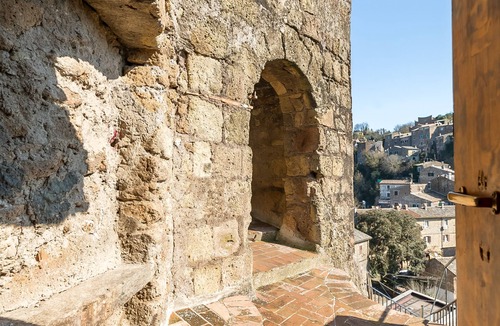 Calcata House | Opera Suites - The White Nights