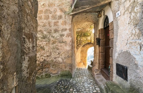 Calcata House | Opera Suites - The White Nights