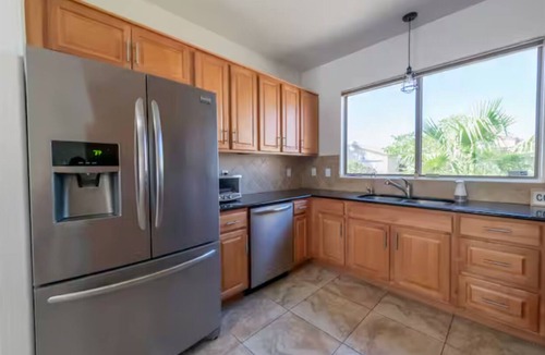 Surprise House | Optional heated pool- 3-bedroom house in peaceful Surprise with AC