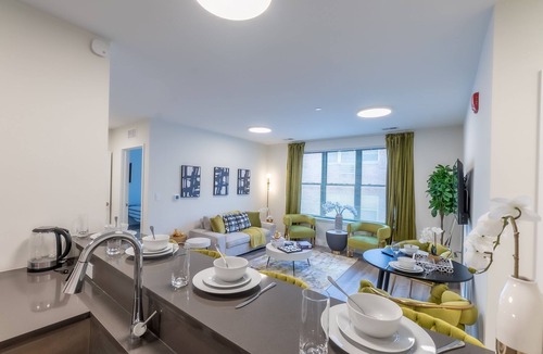 Orange Apartment | Opulence in Olive with Free Parking+ 2 Bath & Sleeps 8.✨20% OFF 7days✨