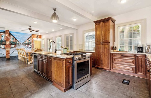 Faubourg Marigny Villa | Opulent Historic Mansion w Heated Pool 6br|5.5ba