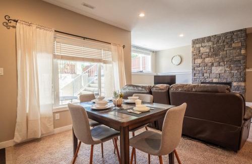 South Lethbridge Villa | Opulent Oasis